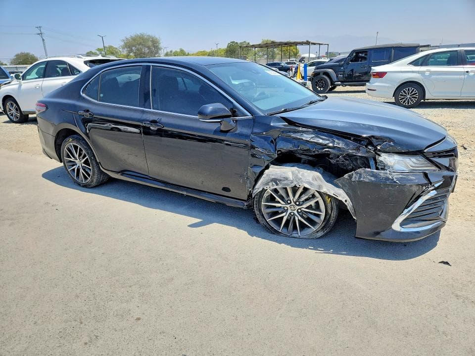 2023 TOYOTA CAMRY XLE 4