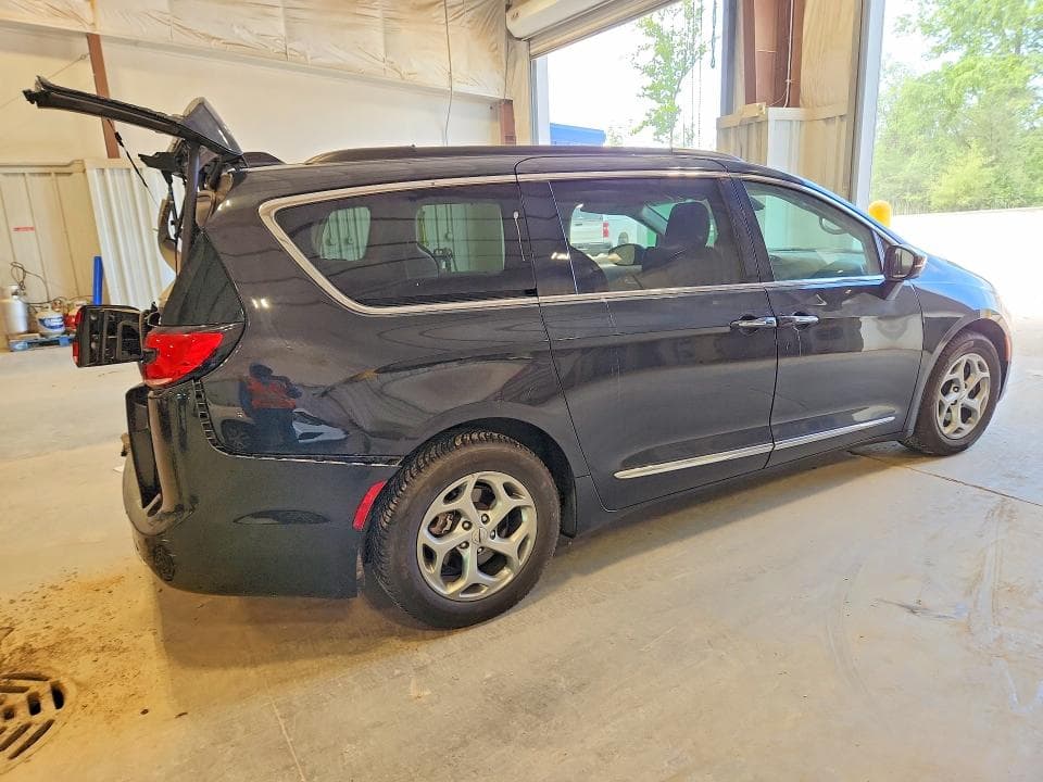 2022 CHRYSLER PACIFICA LIMITED 3