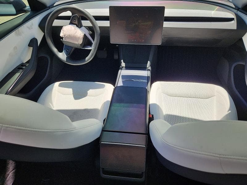 2025 TESLA MODEL 3 8