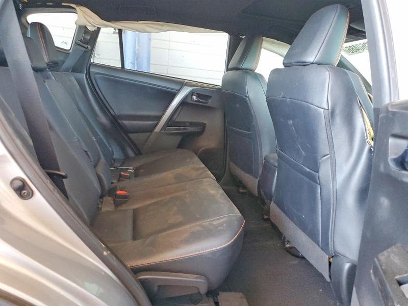 2018 TOYOTA RAV4 SE 11