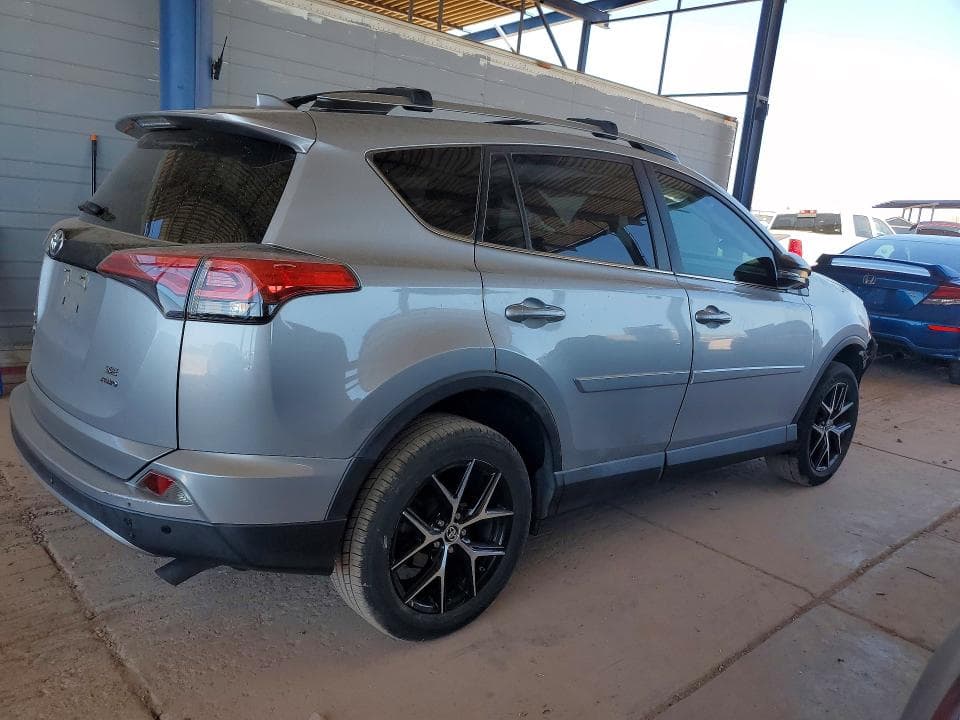 2018 TOYOTA RAV4 SE 3