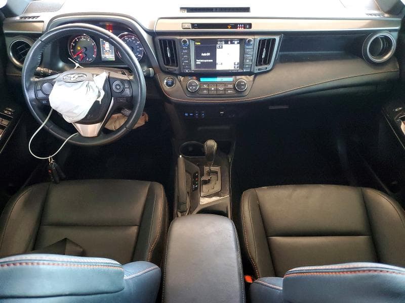 2018 TOYOTA RAV4 SE 8
