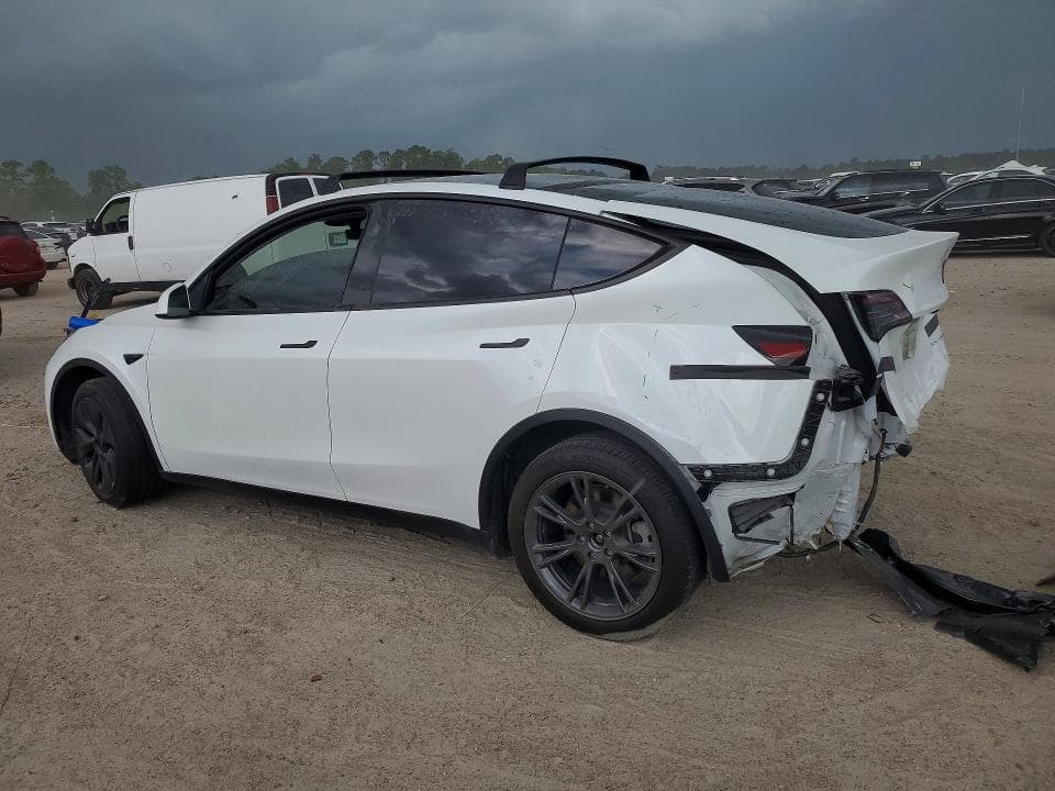 2024 TESLA MODEL Y 2