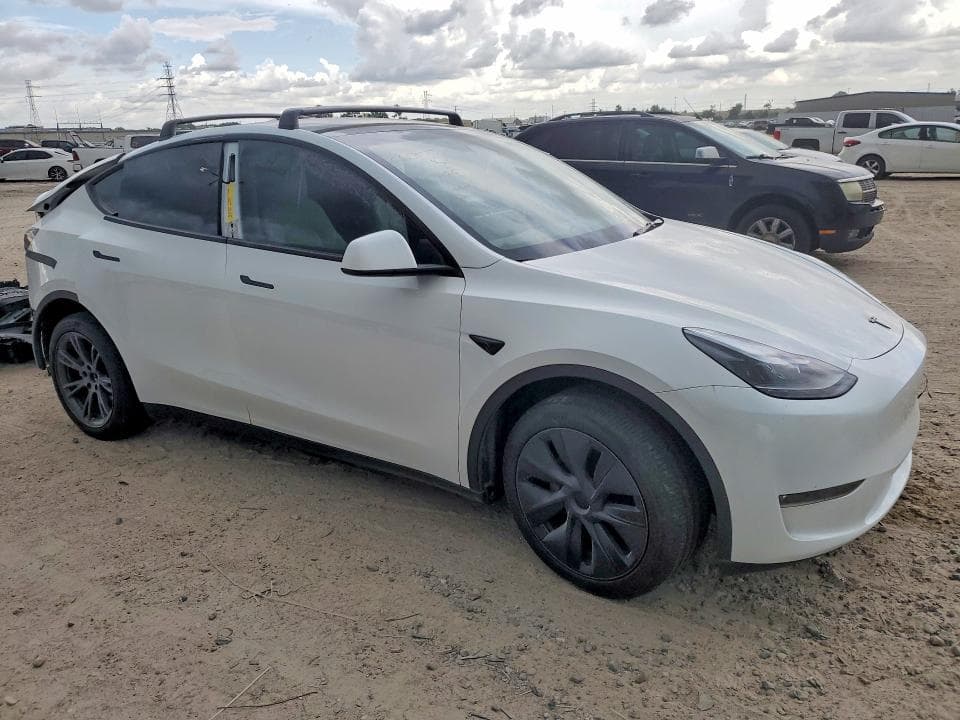 2024 TESLA MODEL Y 4