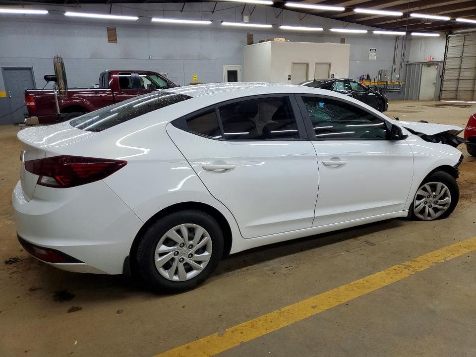 2019 HYUNDAI ELANTRA SE 3