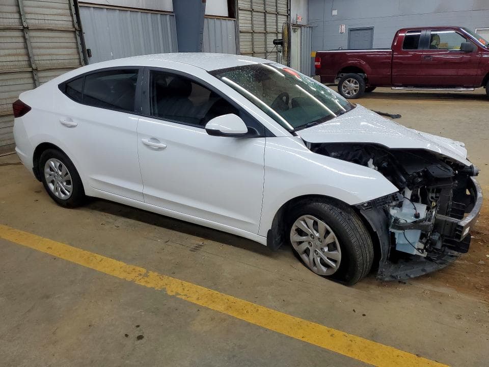 2019 HYUNDAI ELANTRA SE 4