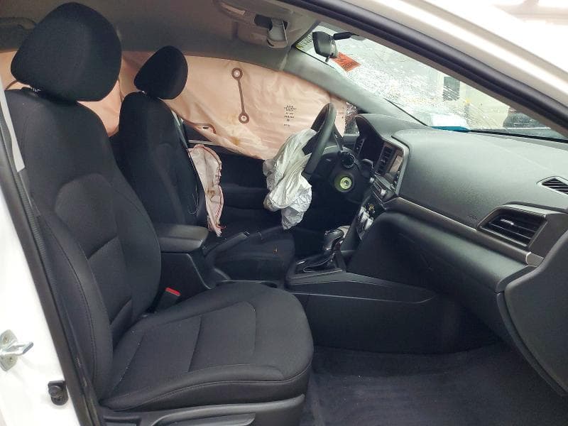 2019 HYUNDAI ELANTRA SE 7