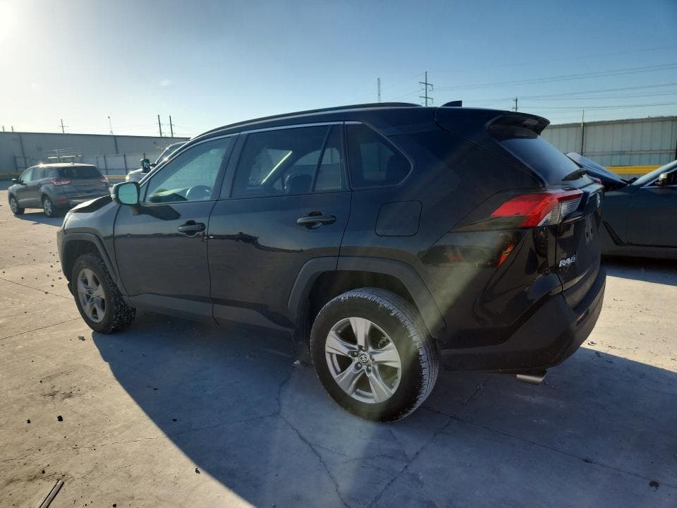 2025 TOYOTA RAV4 XLE 2