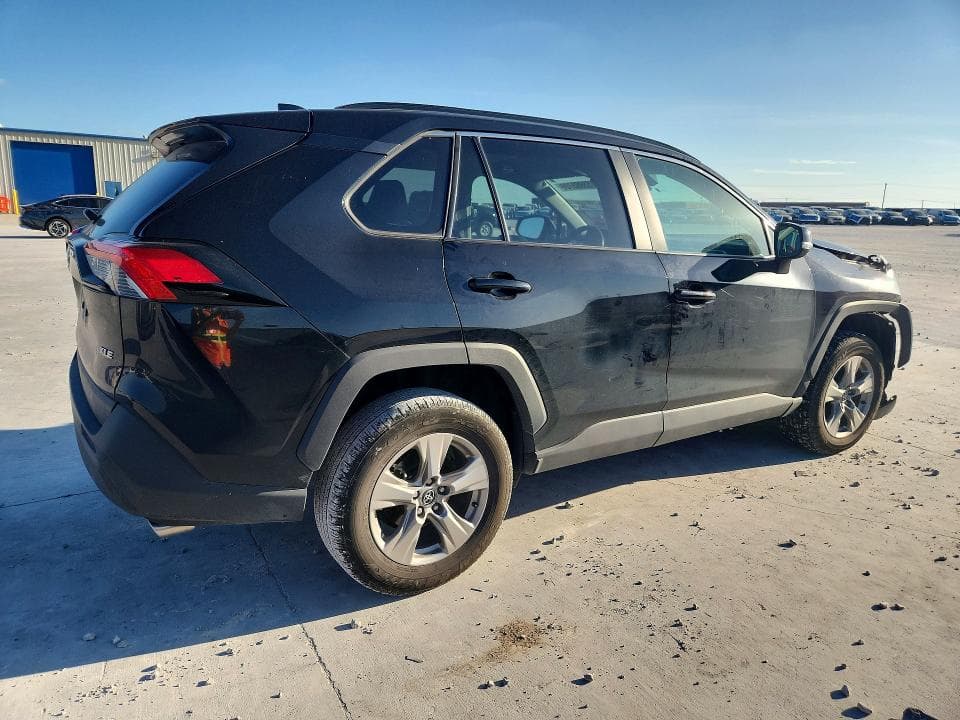 2025 TOYOTA RAV4 XLE 3