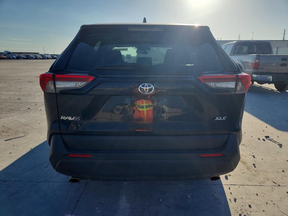 2025 TOYOTA RAV4 XLE 6