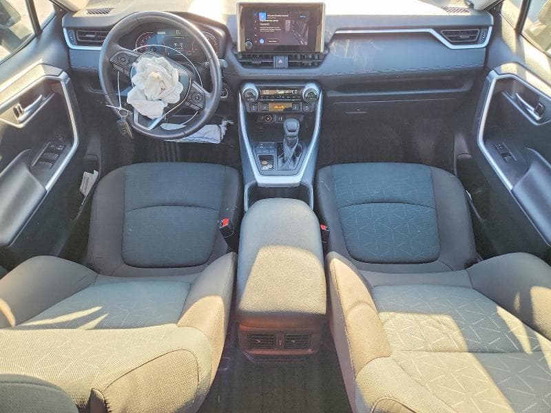 2025 TOYOTA RAV4 XLE 8