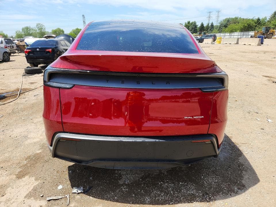 2026 TESLA MODEL Y 6