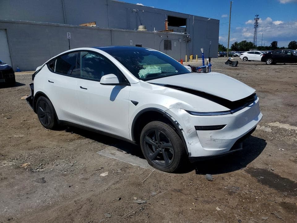 2026 TESLA MODEL Y 4