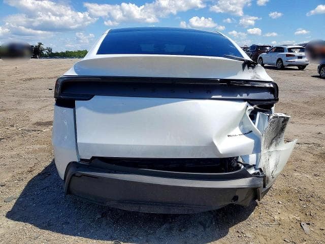 2026 TESLA MODEL Y 6