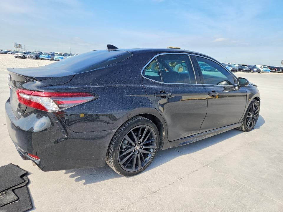 2021 TOYOTA CAMRY XSE 3