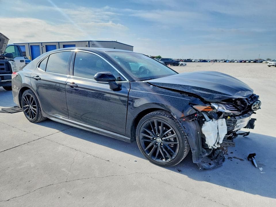 2021 TOYOTA CAMRY XSE 4