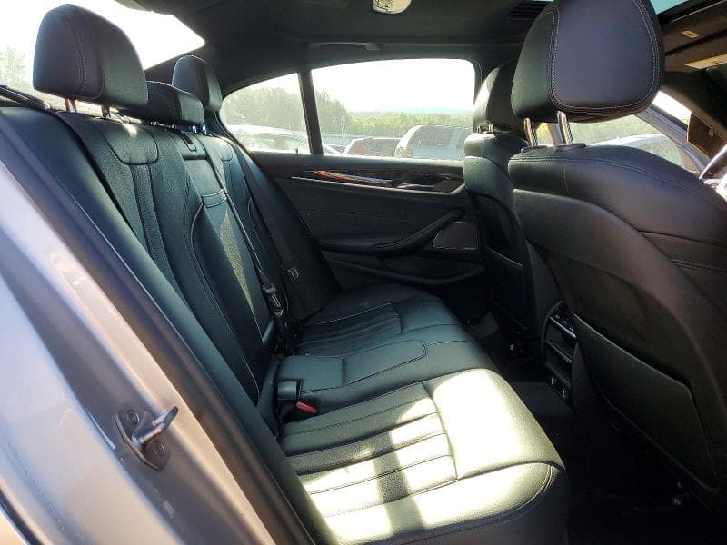 2018 BMW 530 XI 10