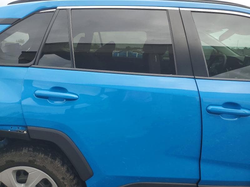 2019 TOYOTA RAV4 LE 11