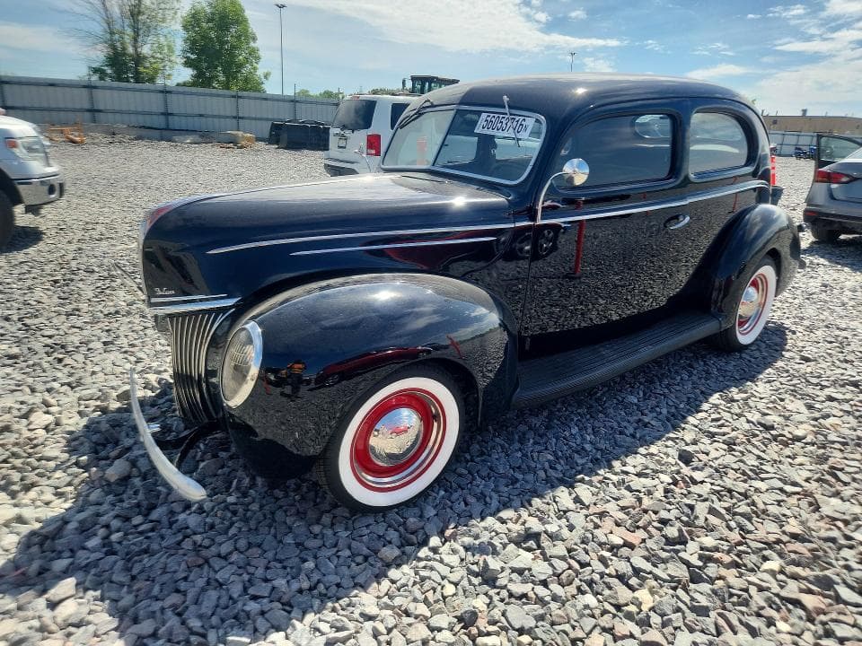 1939 FORD DELUXE - 1