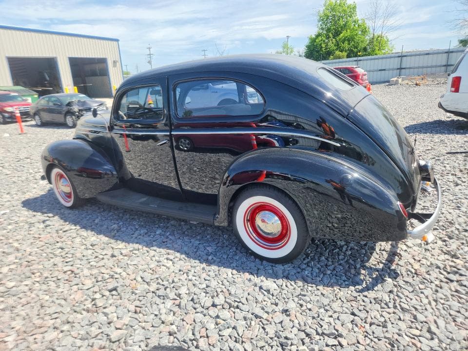 1939 FORD DELUXE 2