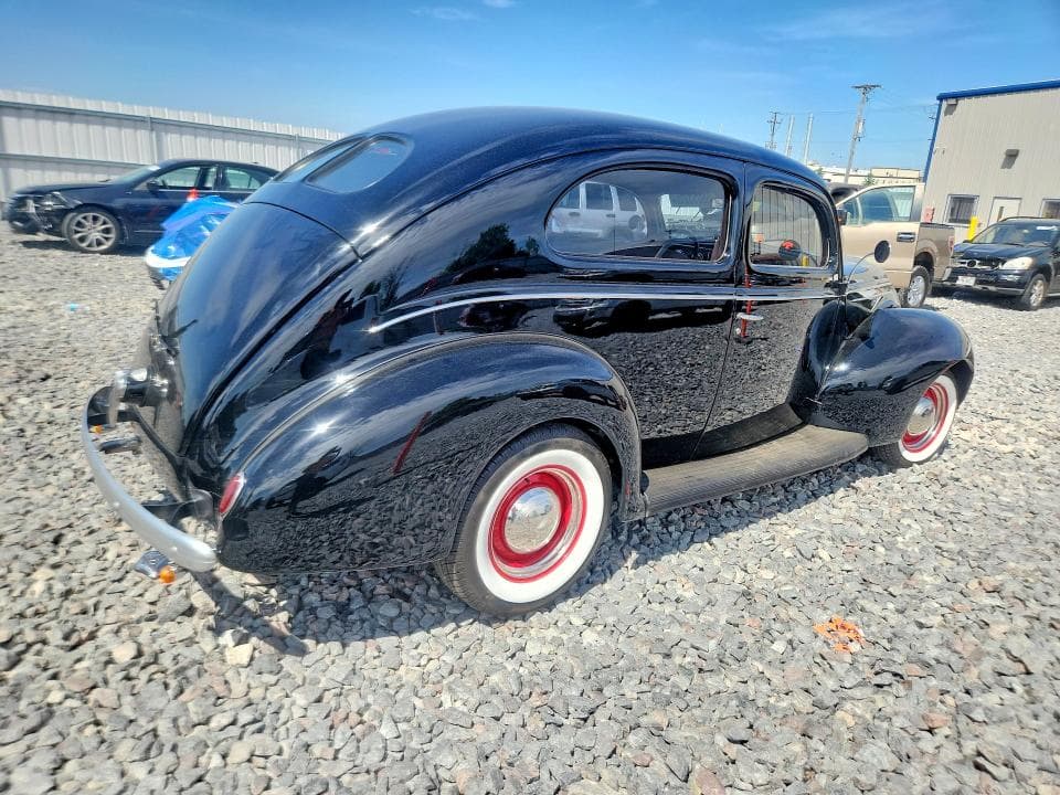 1939 FORD DELUXE 3