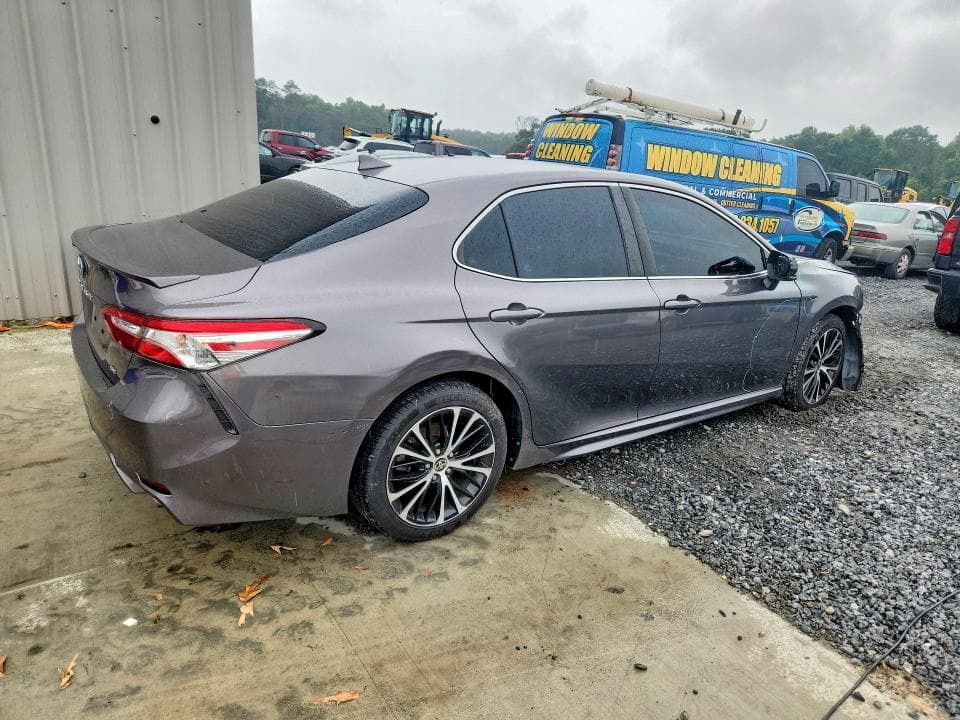 2020 TOYOTA CAMRY SE SE 3
