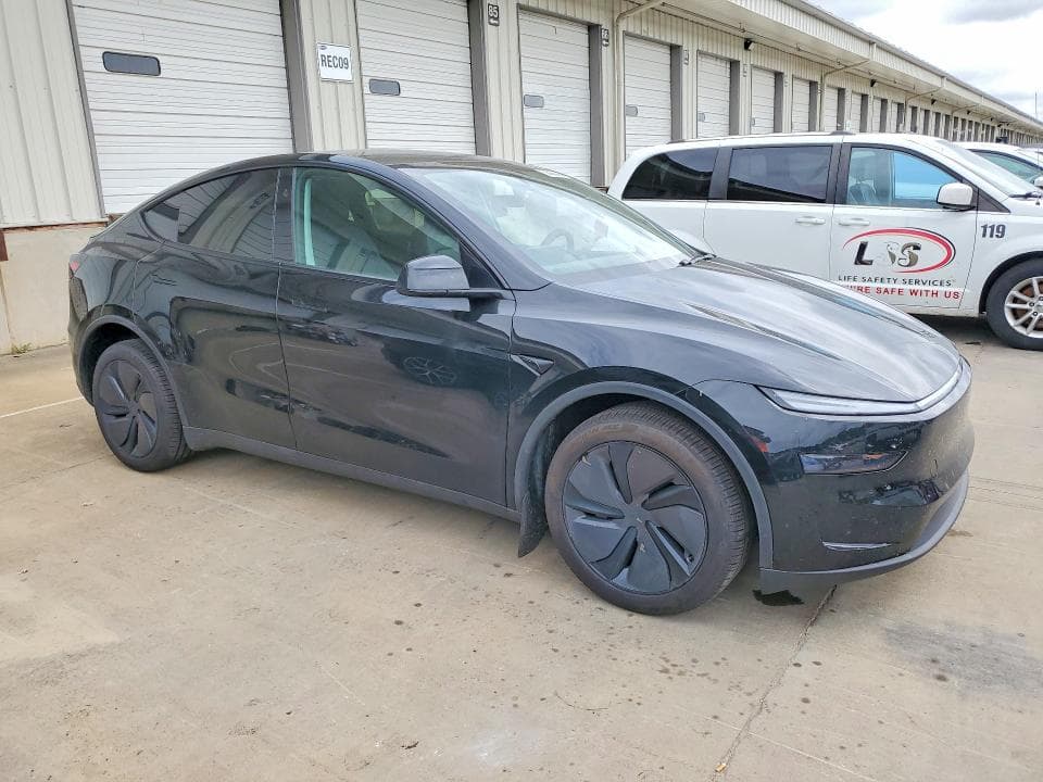 2026 TESLA MODEL Y 4
