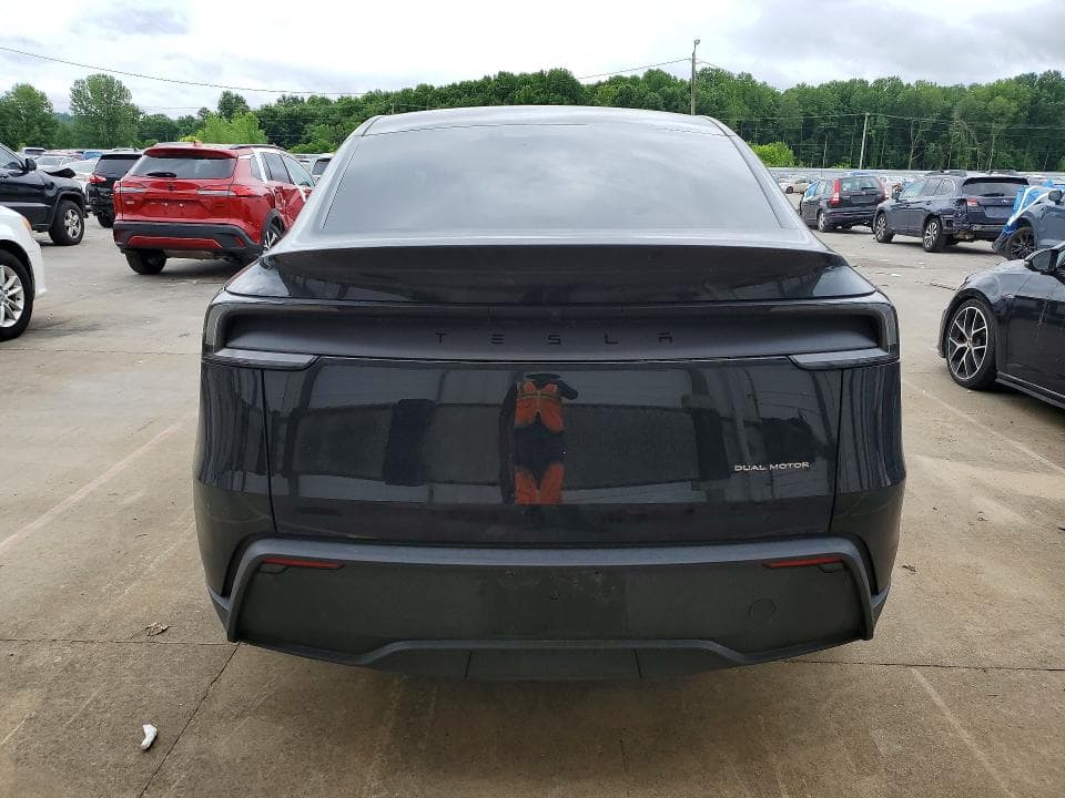 2026 TESLA MODEL Y 6