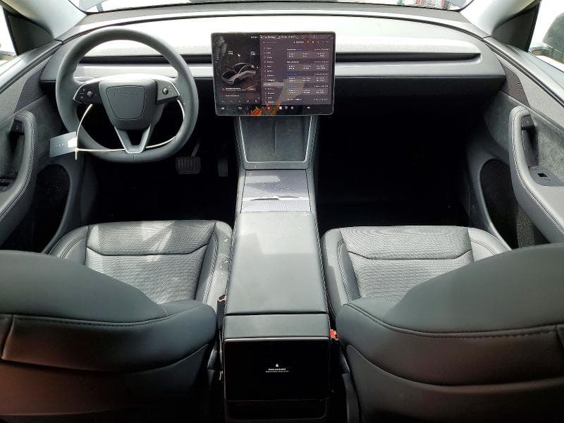 2026 TESLA MODEL Y 8
