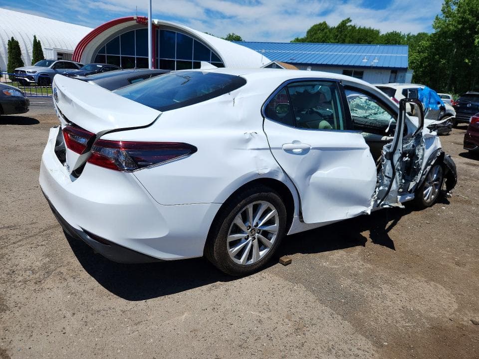 2022 TOYOTA CAMRY LE 3