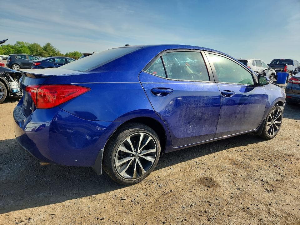 2017 TOYOTA COROLLA SE 3