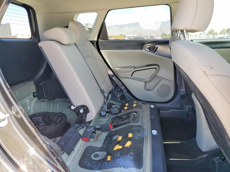 2021 KIA SOUL S 11