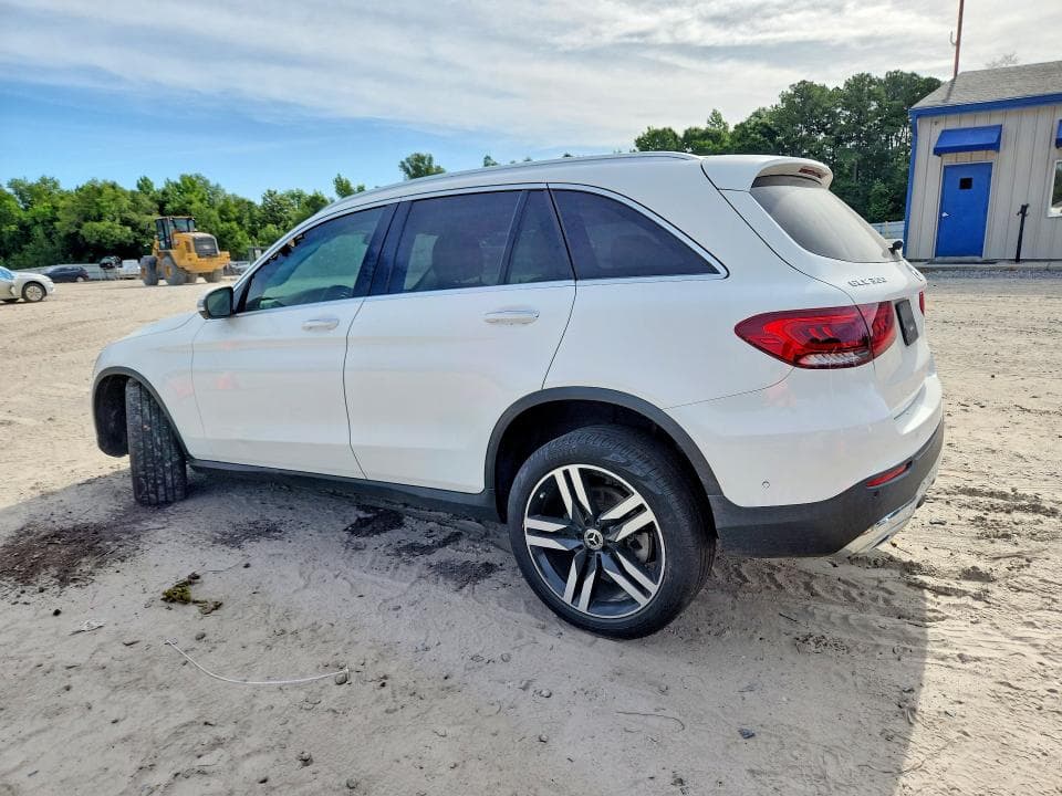 2021 MERCEDES-BENZ GLC 300 2