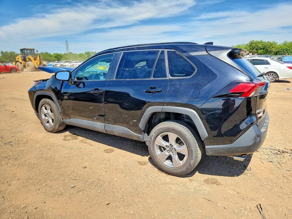 2023 TOYOTA RAV4 XLE 2
