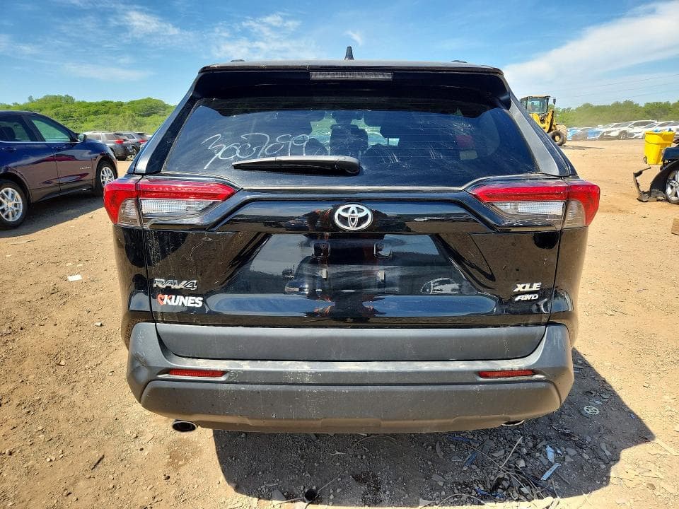 2023 TOYOTA RAV4 XLE 6