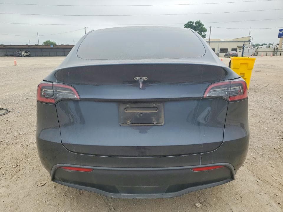 2024 TESLA MODEL Y 6