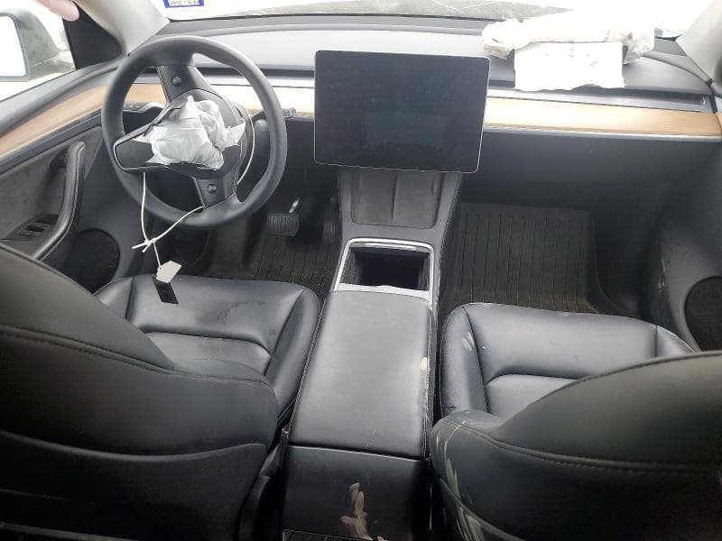 2024 TESLA MODEL Y 8