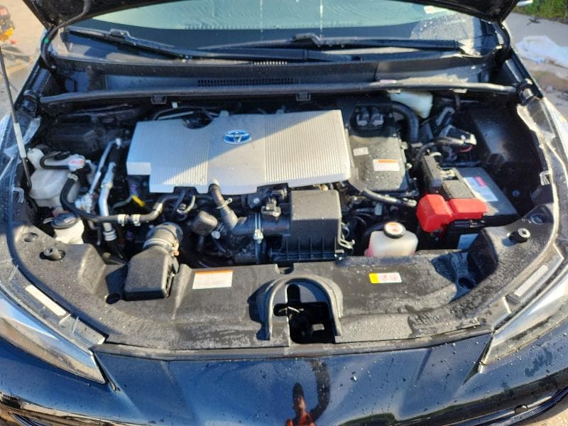 2021 TOYOTA PRIUS XLE 12