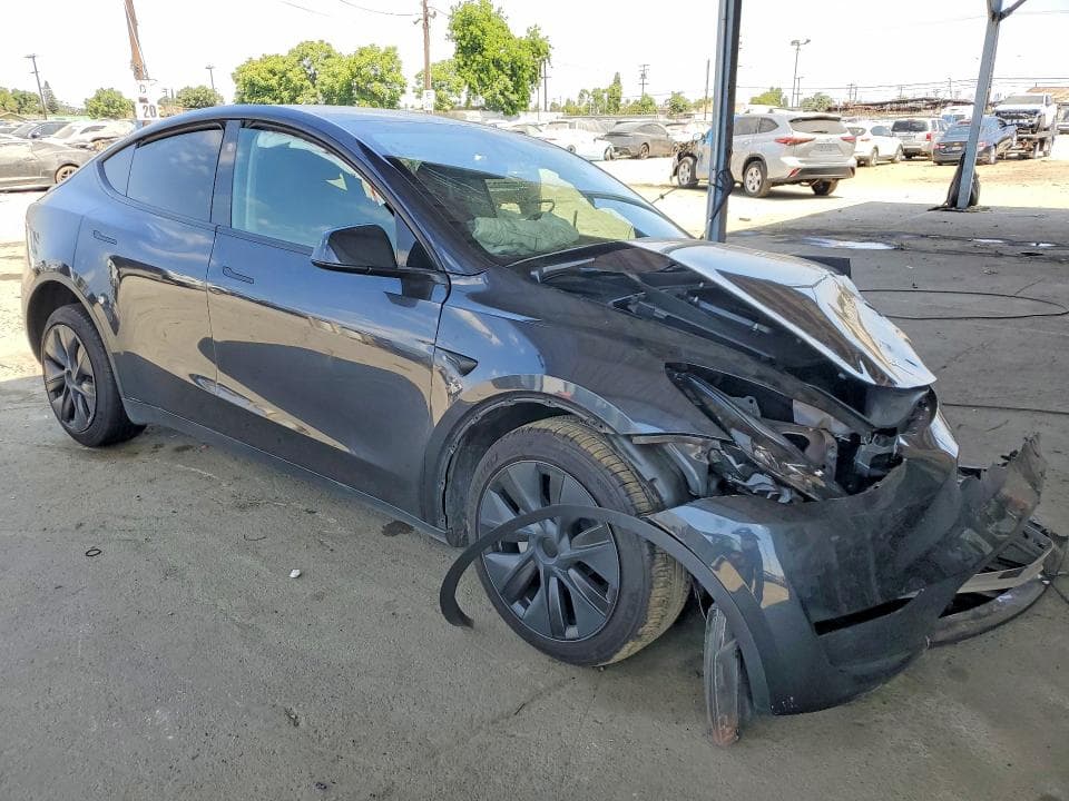 2024 TESLA MODEL Y 4