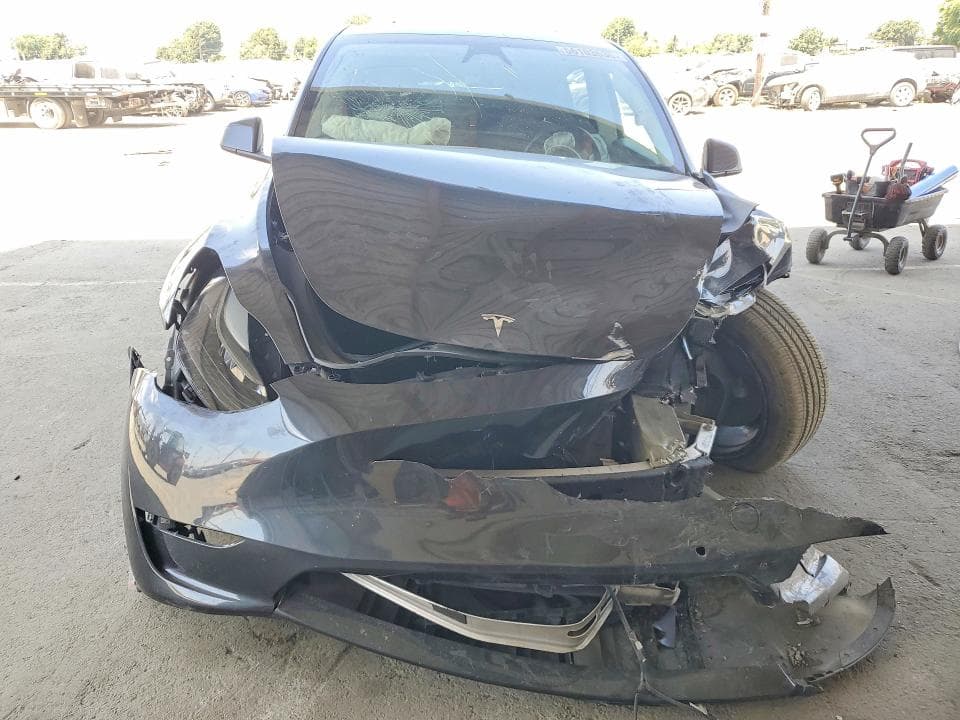 2024 TESLA MODEL Y 5