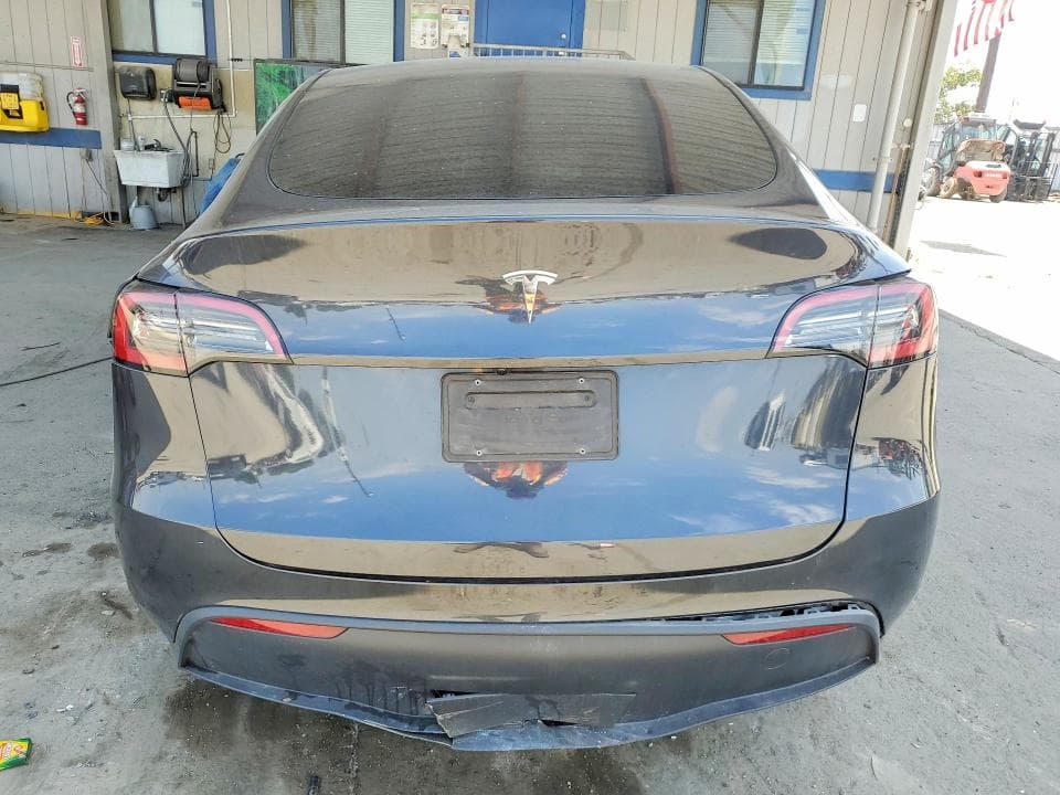 2024 TESLA MODEL Y 6