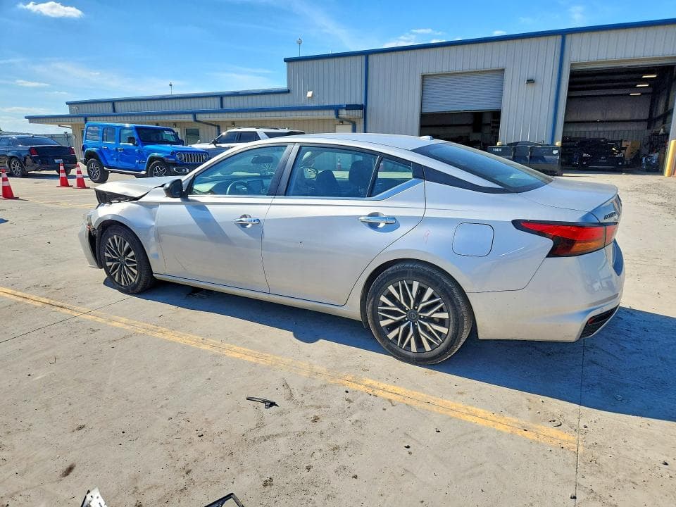 2024 NISSAN ALTIMA SV 2