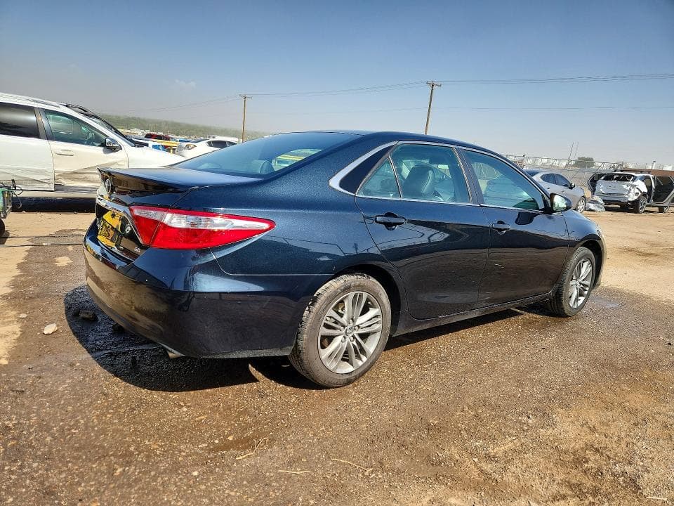 2017 TOYOTA CAMRY SE 3