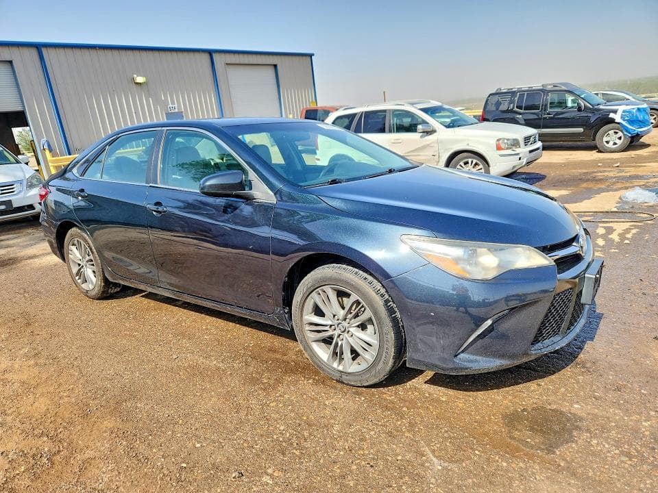 2017 TOYOTA CAMRY SE 4