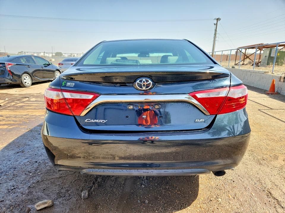 2017 TOYOTA CAMRY SE 6