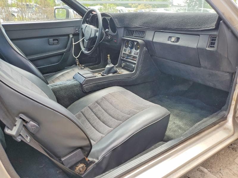 1984 PORSCHE 944 13