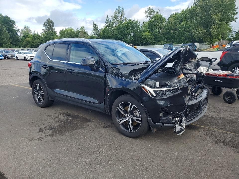 2025 VOLVO XC40 CORE CORE 4
