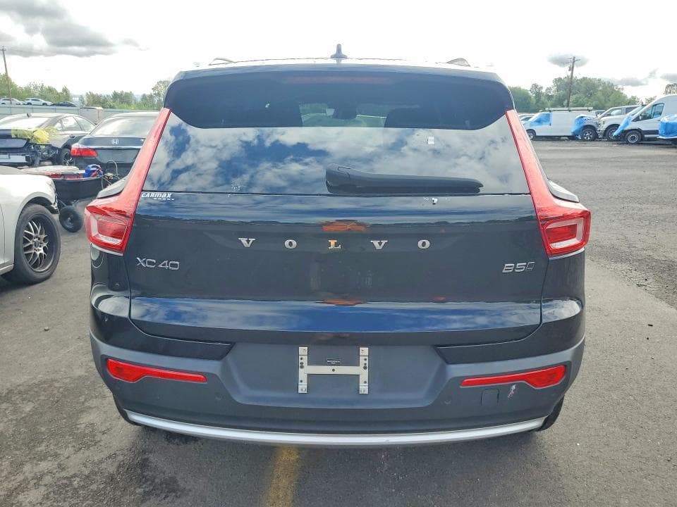 2025 VOLVO XC40 CORE CORE 6