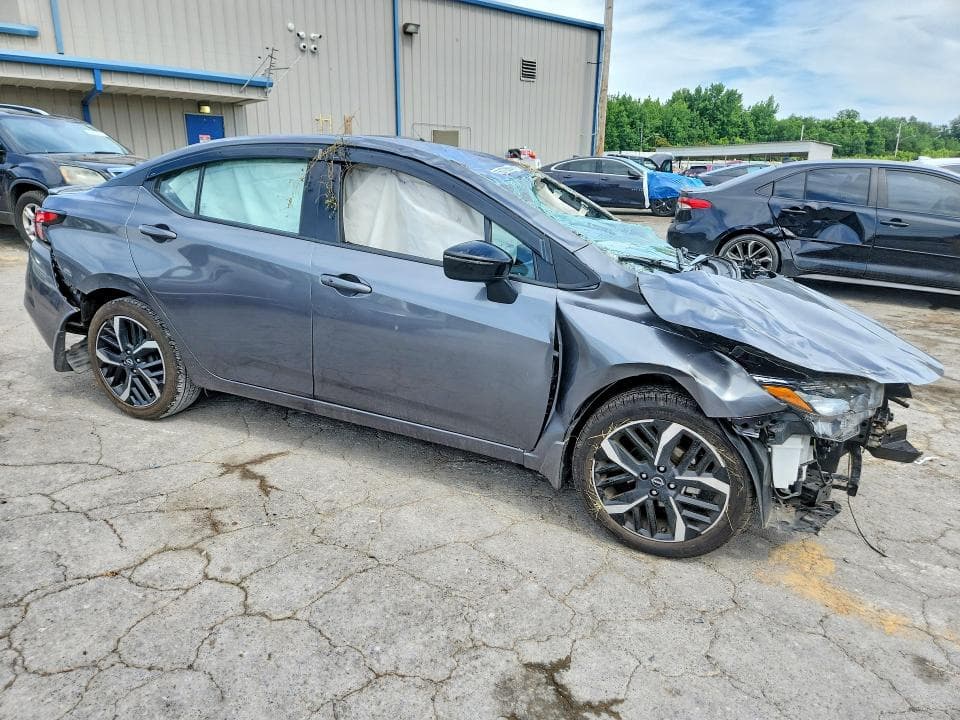 2024 NISSAN VERSA SR SR 4