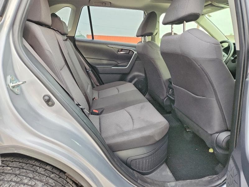 2022 TOYOTA RAV4 XLE 11